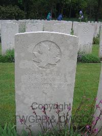 Etaples Military Cemetery - Shaver, H C
